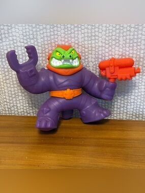 Heroes of Goo Jit Zu Galaxy Blast Quickdraw Rock jaw Action Figure